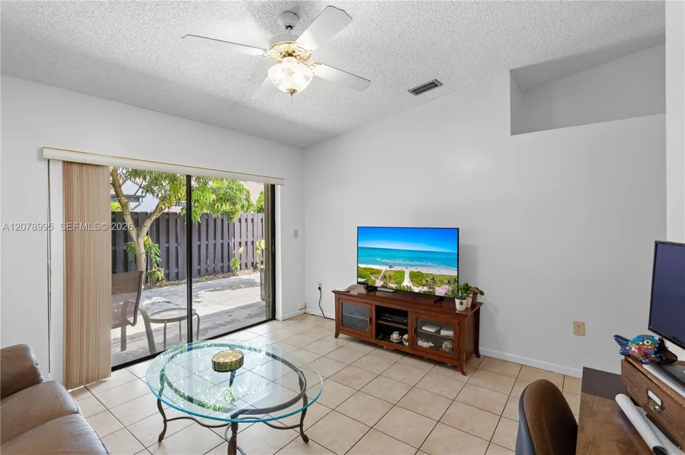 6633 NW 176th Ter Hialeah, FL 33015