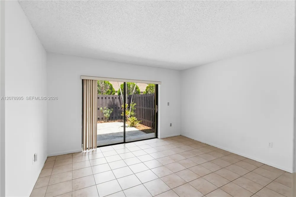 6633 NW 176th Ter Hialeah, FL 33015