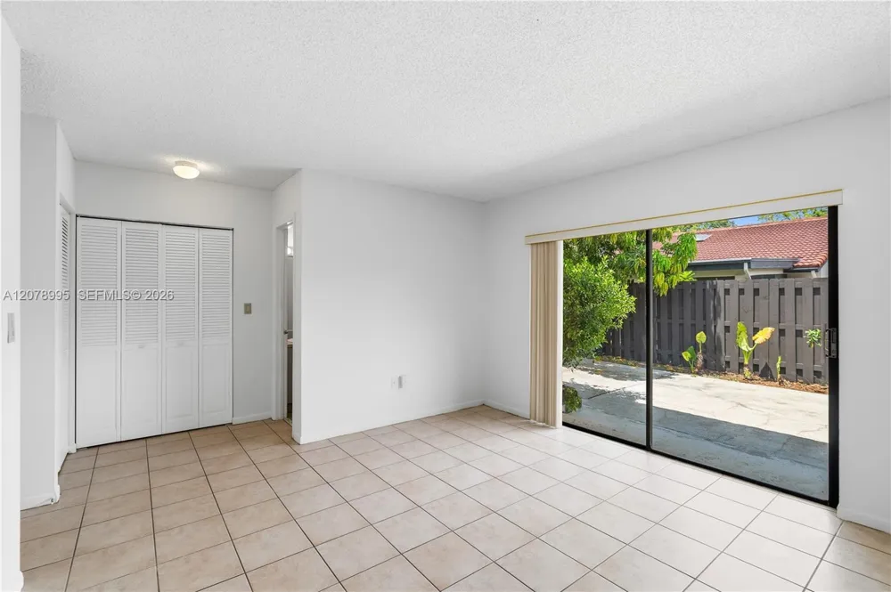 6633 NW 176th Ter Hialeah, FL 33015