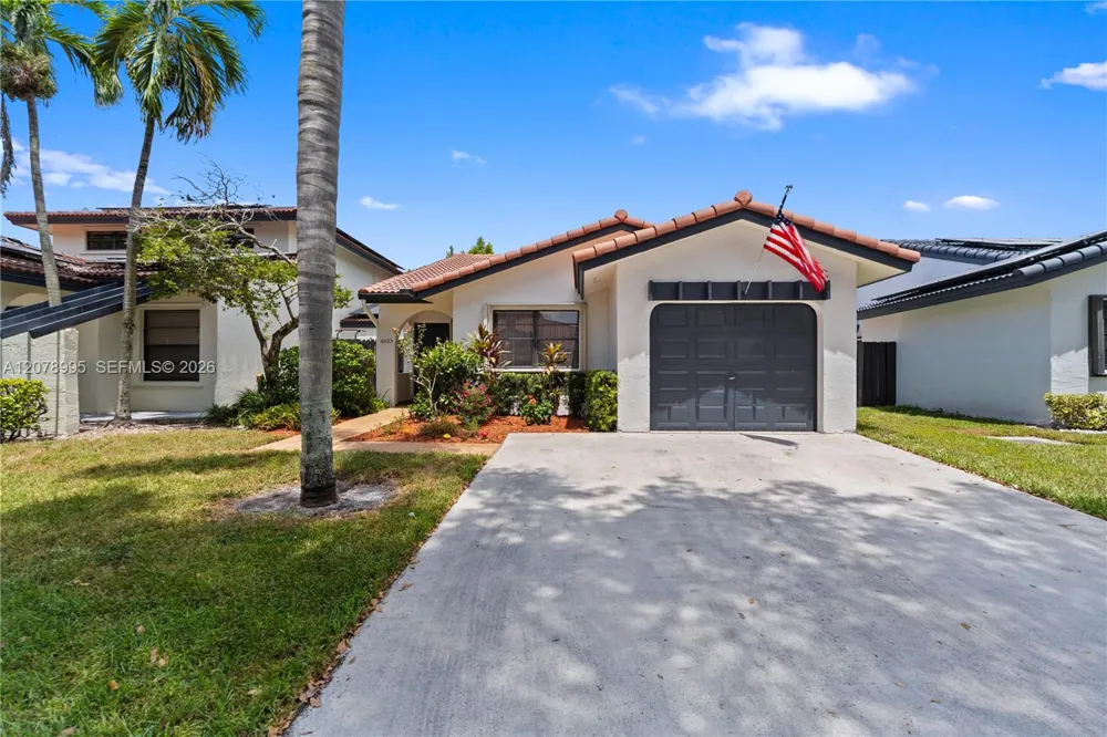 6633 NW 176th Ter Hialeah, FL 33015