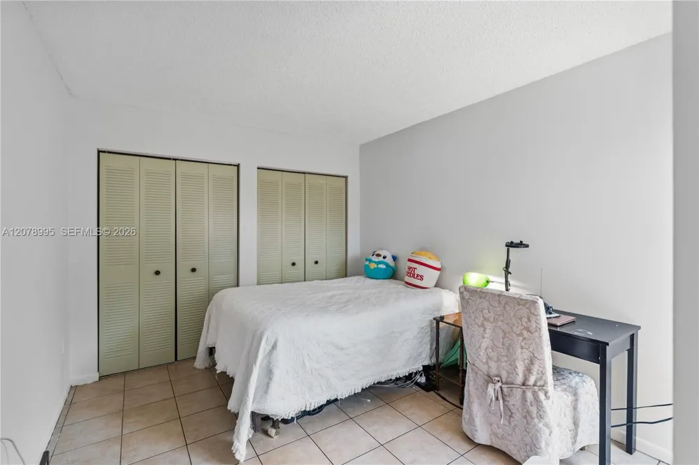 6633 NW 176th Ter Hialeah, FL 33015