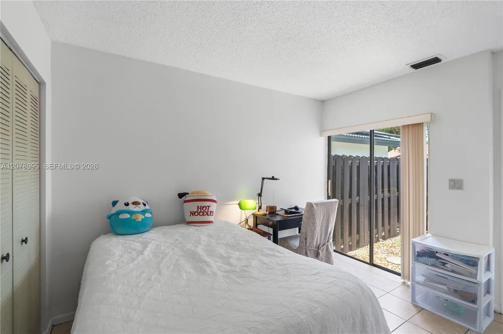 6633 NW 176th Ter Hialeah, FL 33015
