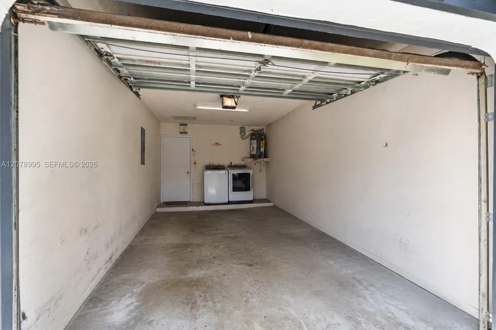 6633 NW 176th Ter Hialeah, FL 33015