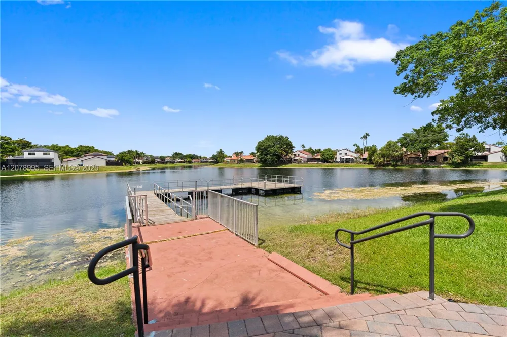 6633 NW 176th Ter Hialeah, FL 33015