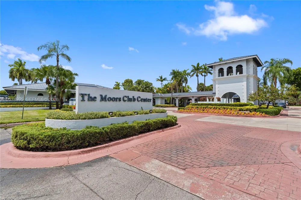 6633 NW 176th Ter Hialeah, FL 33015