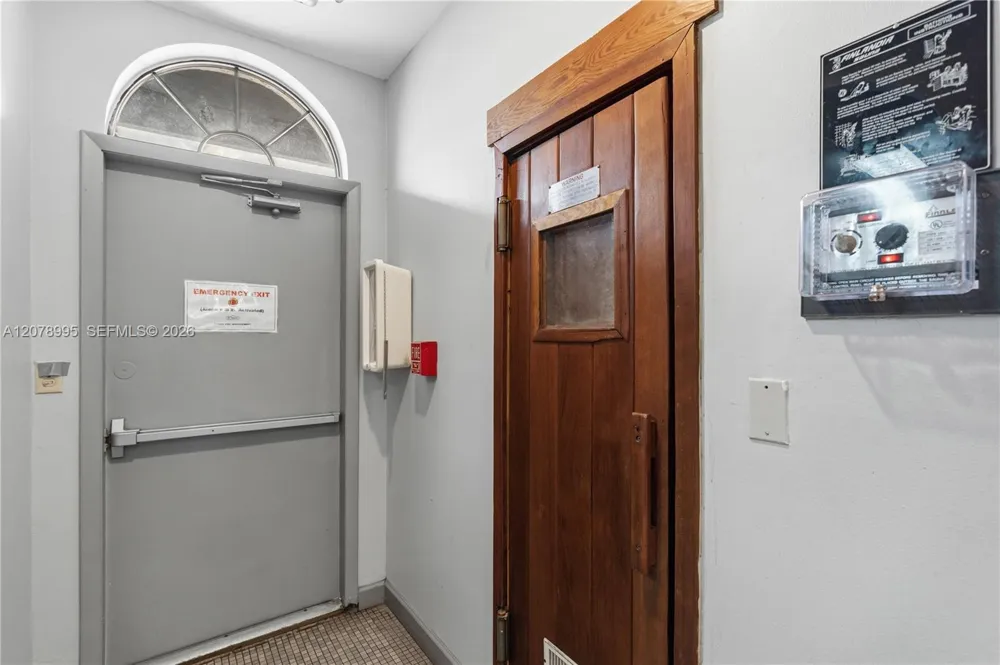 6633 NW 176th Ter Hialeah, FL 33015