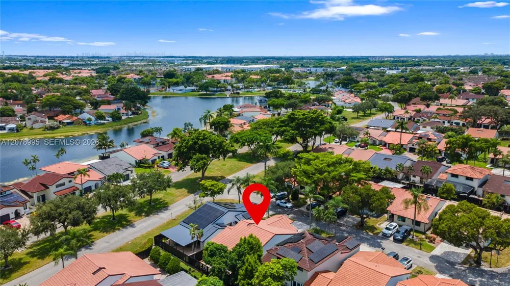 6633 NW 176th Ter Hialeah, FL 33015