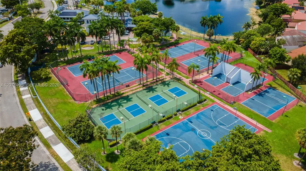 6633 NW 176th Ter Hialeah, FL 33015