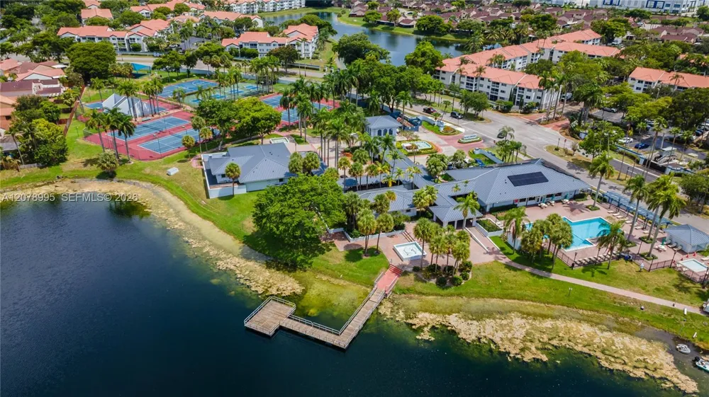 6633 NW 176th Ter Hialeah, FL 33015