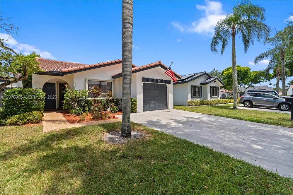 6633 NW 176th Ter Hialeah, FL 33015