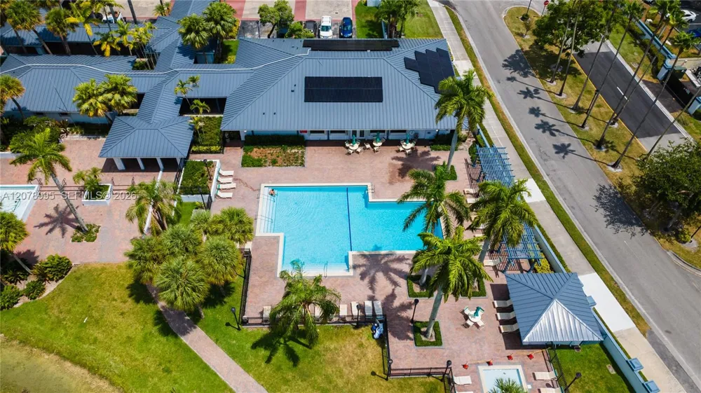 6633 NW 176th Ter Hialeah, FL 33015