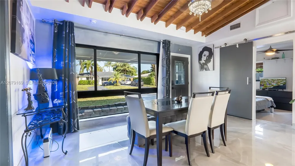 380 SE 1st Ter Pompano Beach, FL 33060
