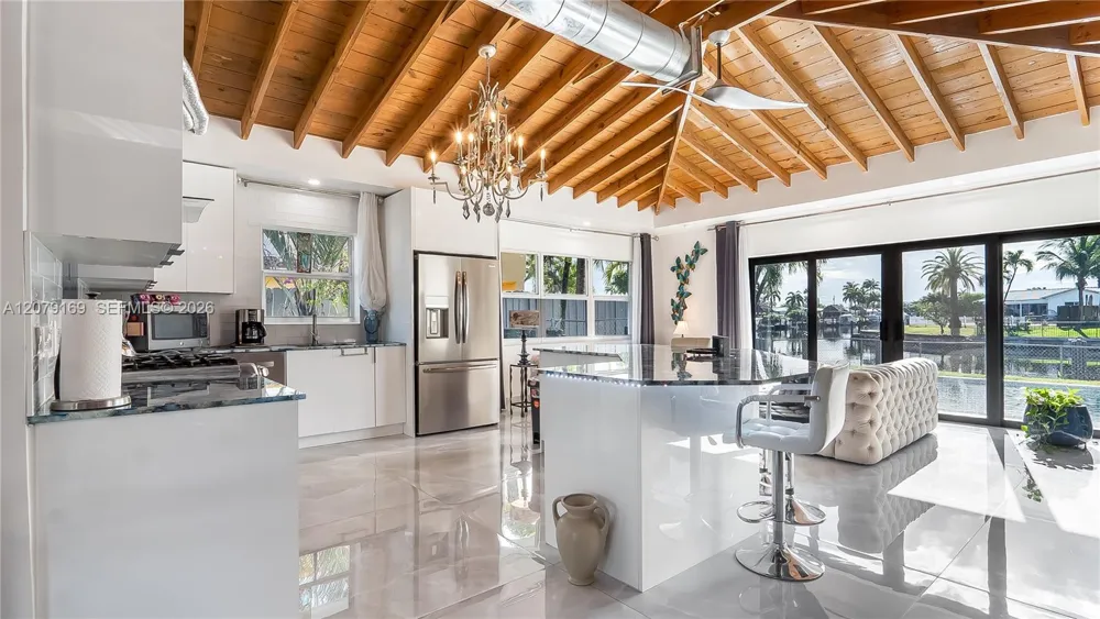 380 SE 1st Ter Pompano Beach, FL 33060