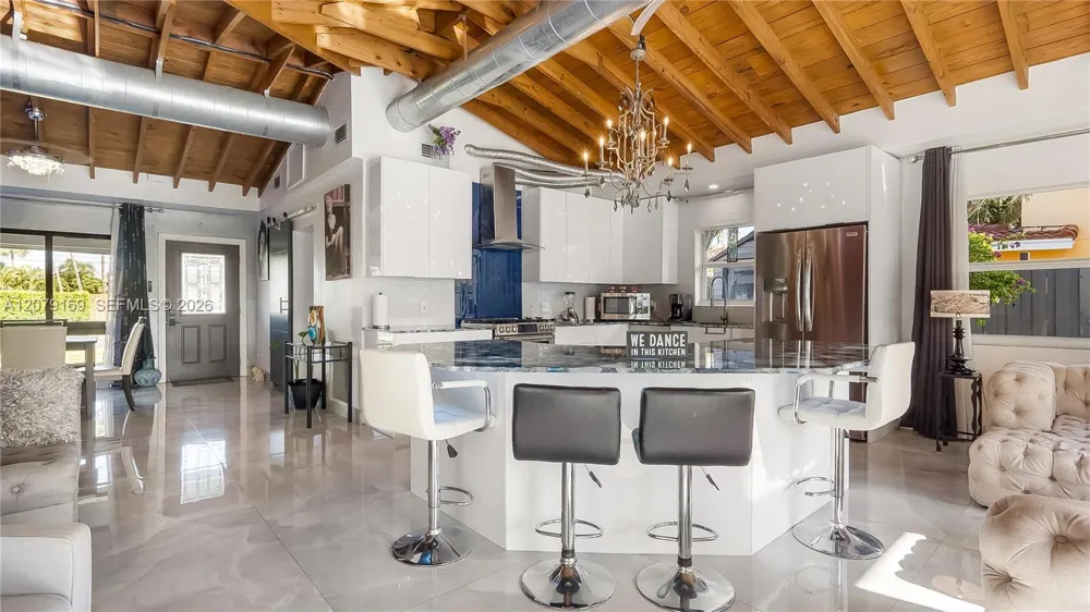380 SE 1st Ter Pompano Beach, FL 33060