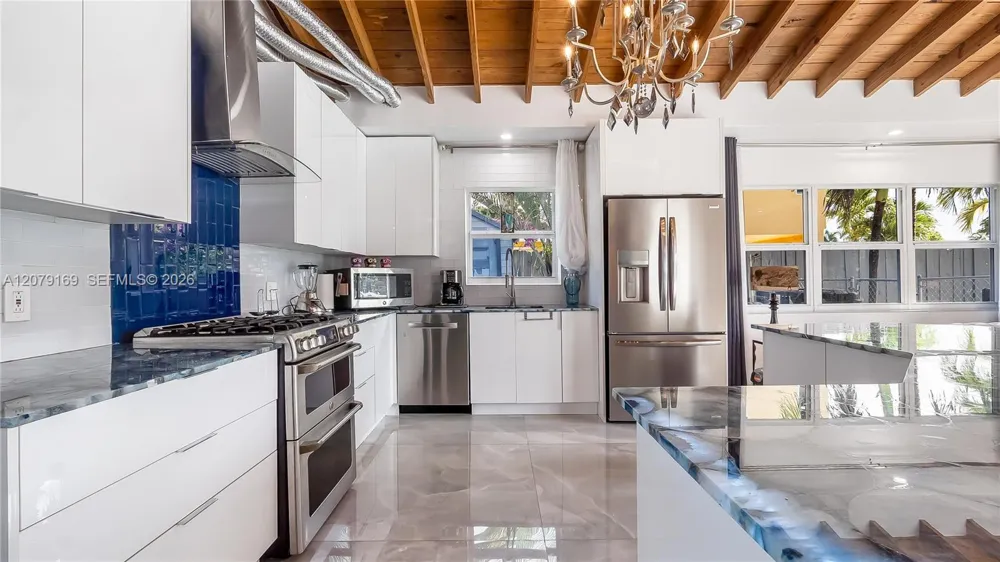 380 SE 1st Ter Pompano Beach, FL 33060