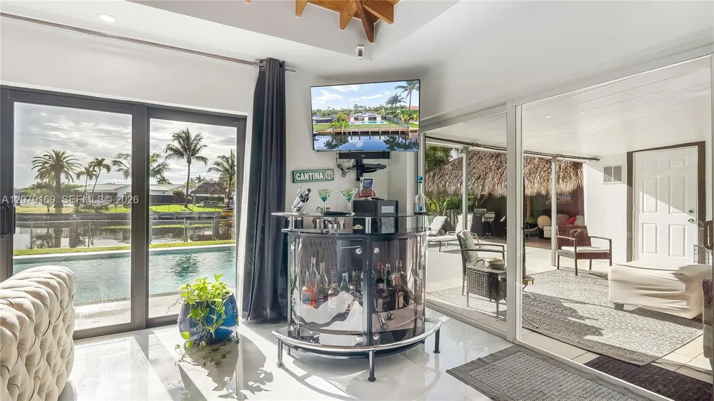380 SE 1st Ter Pompano Beach, FL 33060