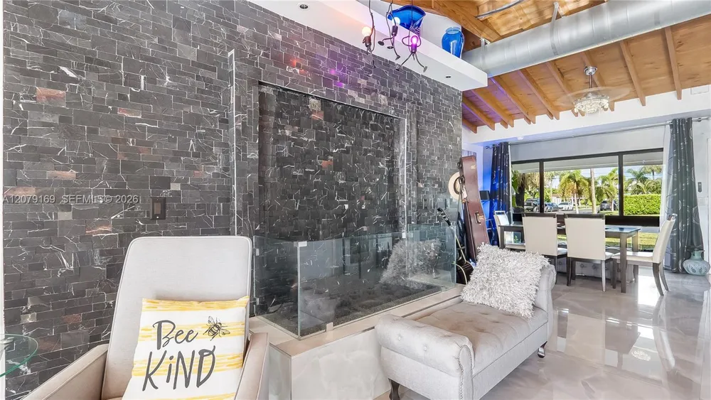 380 SE 1st Ter Pompano Beach, FL 33060