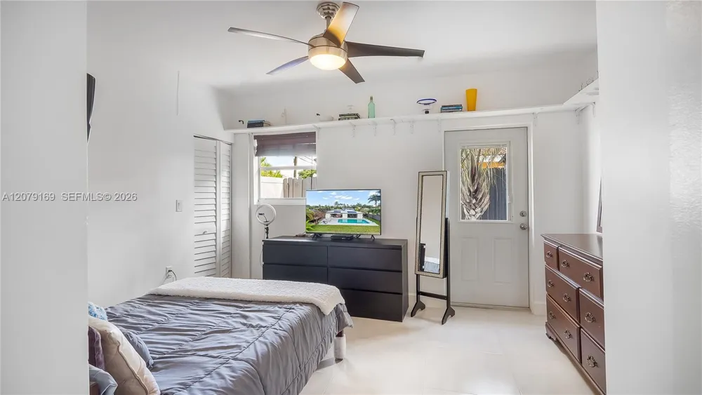 380 SE 1st Ter Pompano Beach, FL 33060