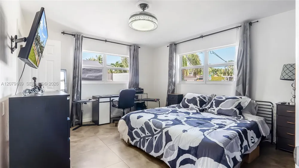 380 SE 1st Ter Pompano Beach, FL 33060