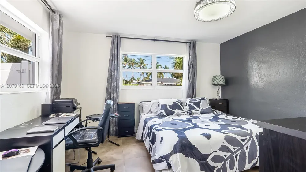 380 SE 1st Ter Pompano Beach, FL 33060