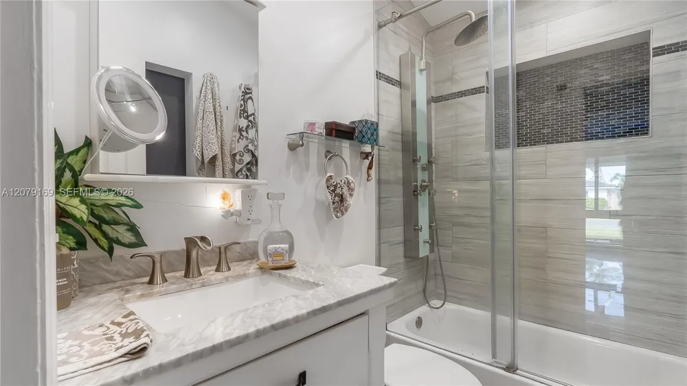 380 SE 1st Ter Pompano Beach, FL 33060