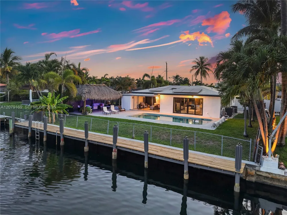 380 SE 1st Ter Pompano Beach, FL 33060