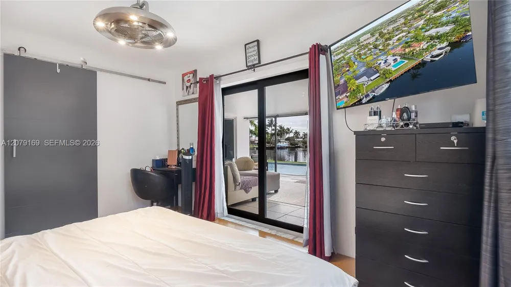 380 SE 1st Ter Pompano Beach, FL 33060
