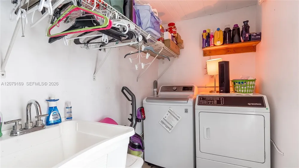 380 SE 1st Ter Pompano Beach, FL 33060