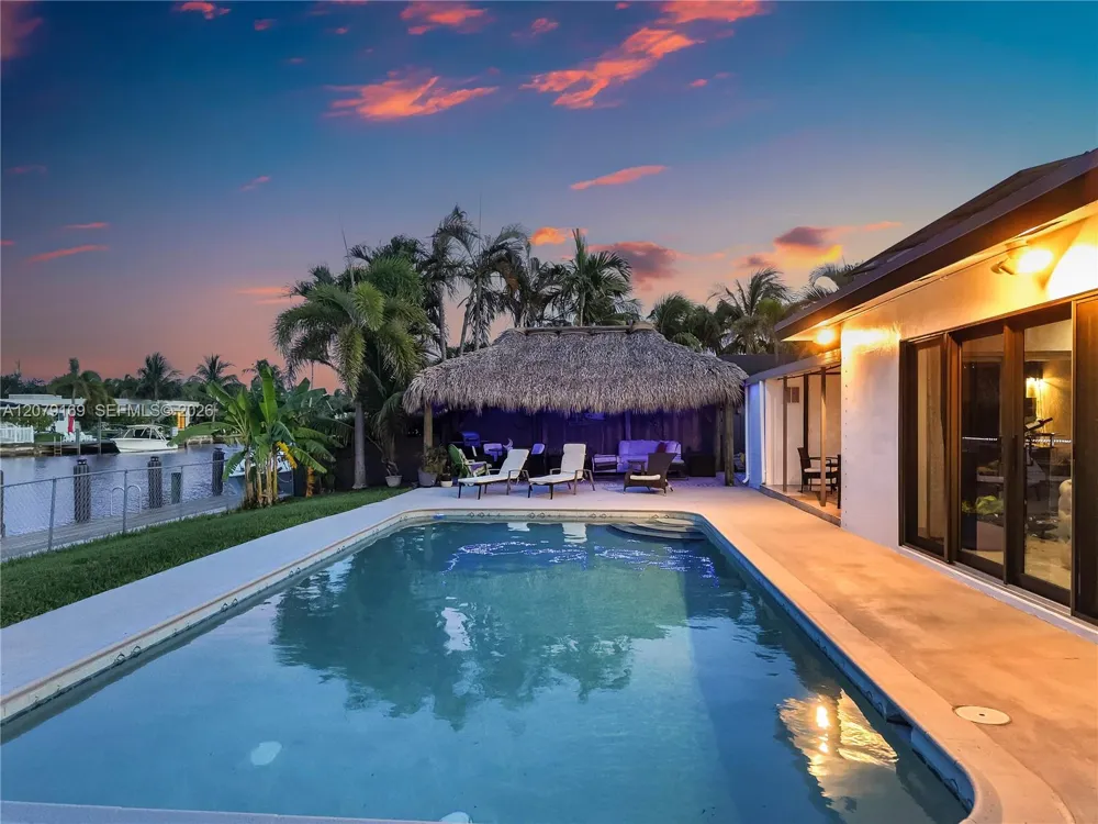 380 SE 1st Ter Pompano Beach, FL 33060