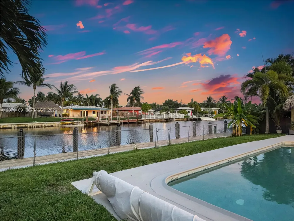 380 SE 1st Ter Pompano Beach, FL 33060