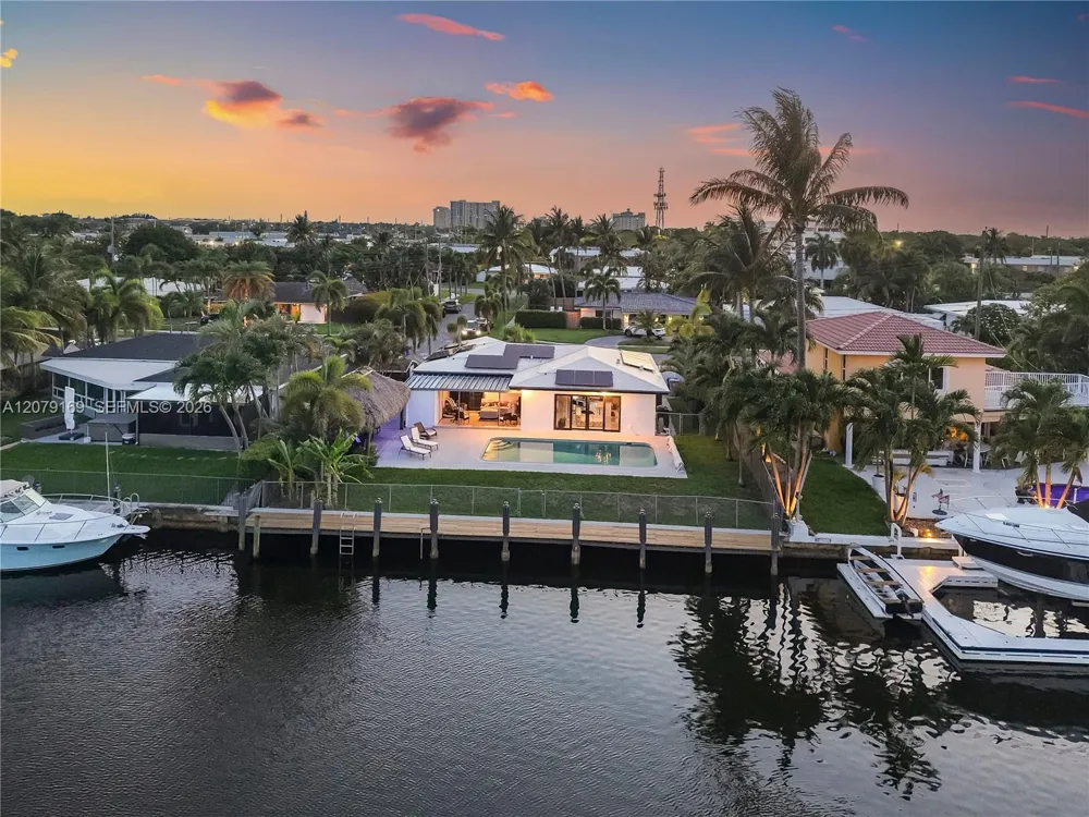 380 SE 1st Ter Pompano Beach, FL 33060
