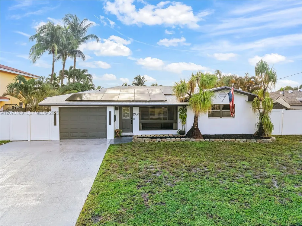 380 SE 1st Ter Pompano Beach, FL 33060