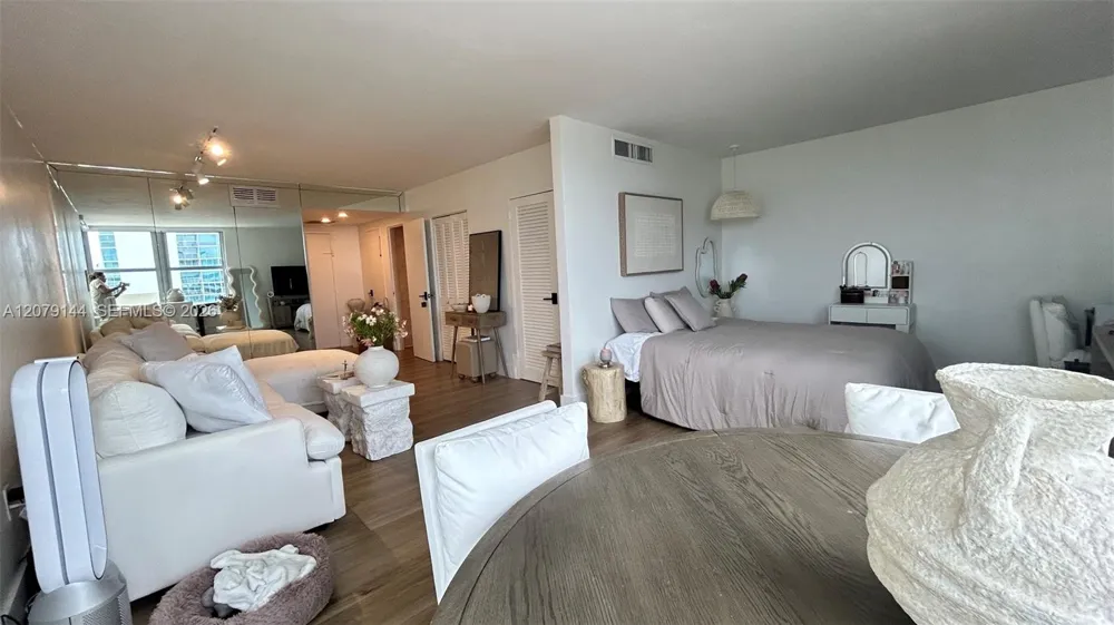 2899 Collins Ave #1714 Miami Beach, FL 33140