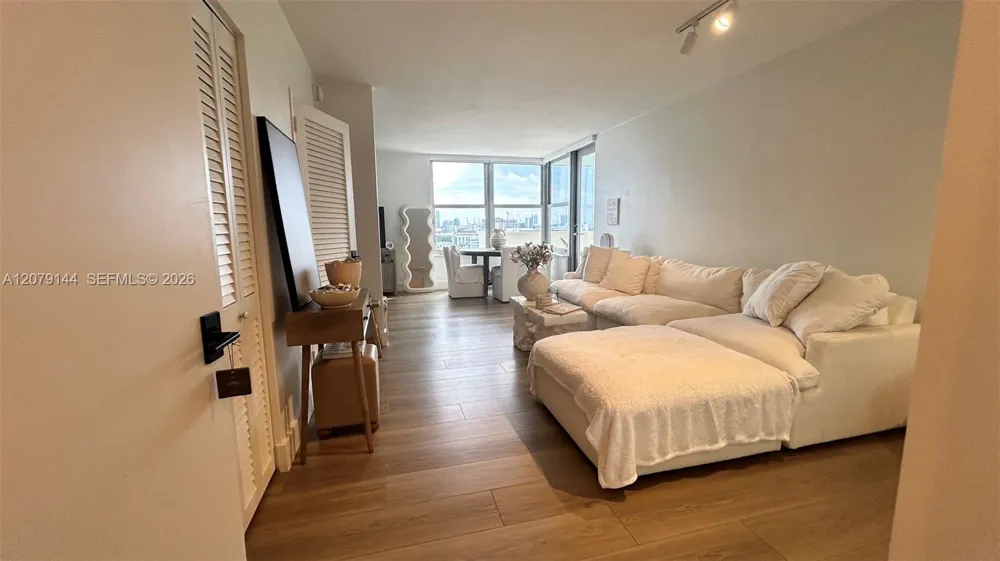 2899 Collins Ave #1714 Miami Beach, FL 33140
