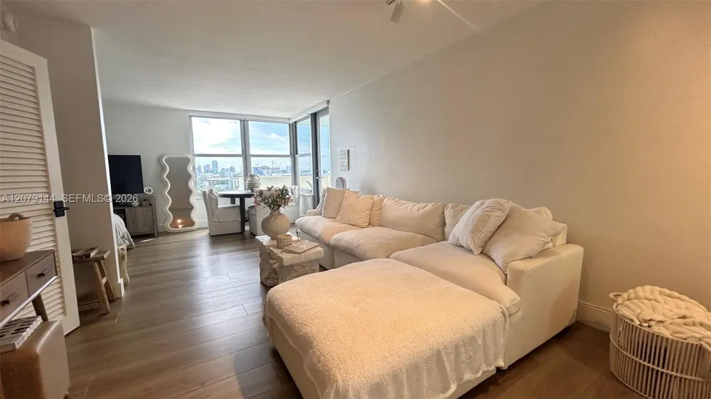 2899 Collins Ave #1714 Miami Beach, FL 33140