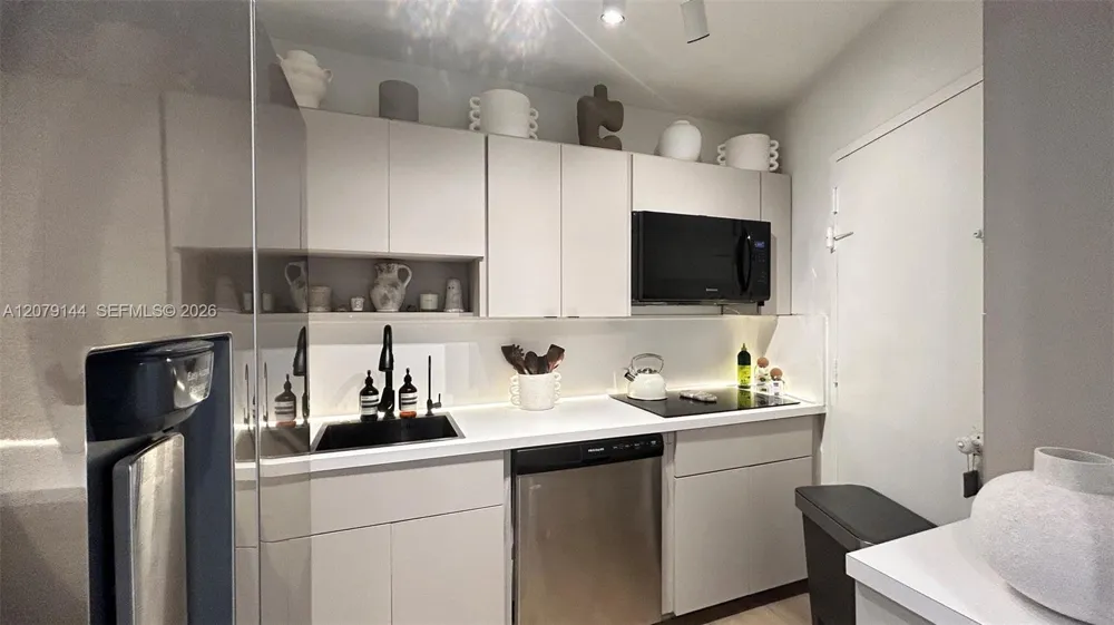 2899 Collins Ave #1714 Miami Beach, FL 33140