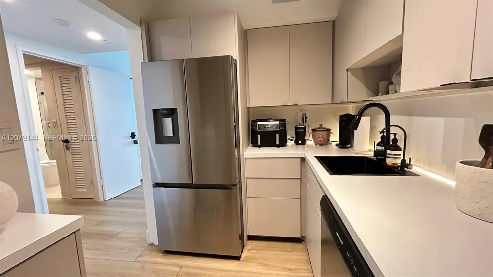 2899 Collins Ave #1714 Miami Beach, FL 33140