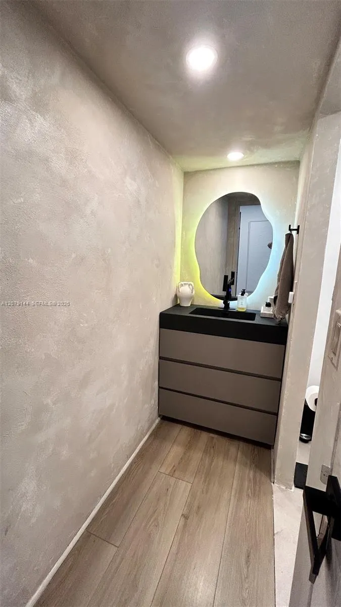 2899 Collins Ave #1714 Miami Beach, FL 33140