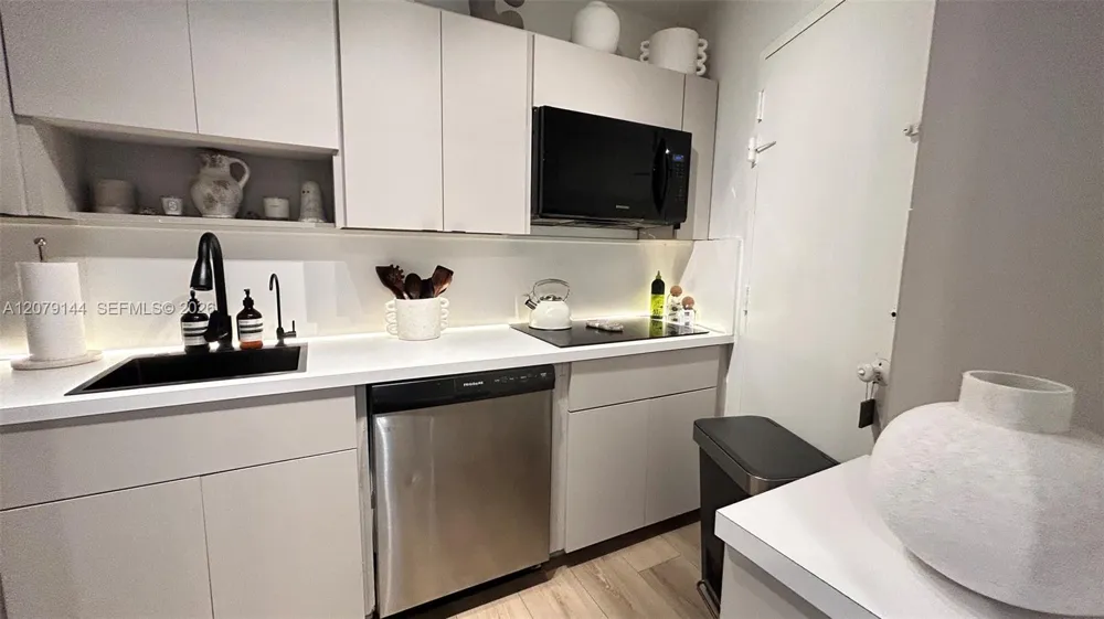 2899 Collins Ave #1714 Miami Beach, FL 33140