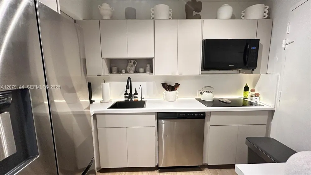 2899 Collins Ave #1714 Miami Beach, FL 33140