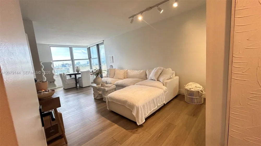 2899 Collins Ave #1714 Miami Beach, FL 33140