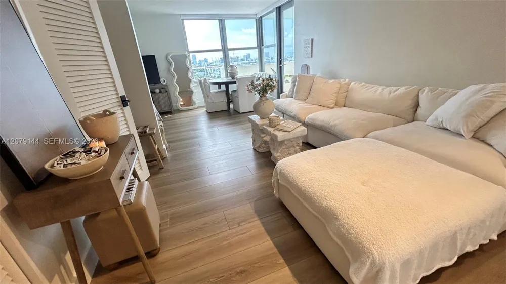 2899 Collins Ave #1714 Miami Beach, FL 33140