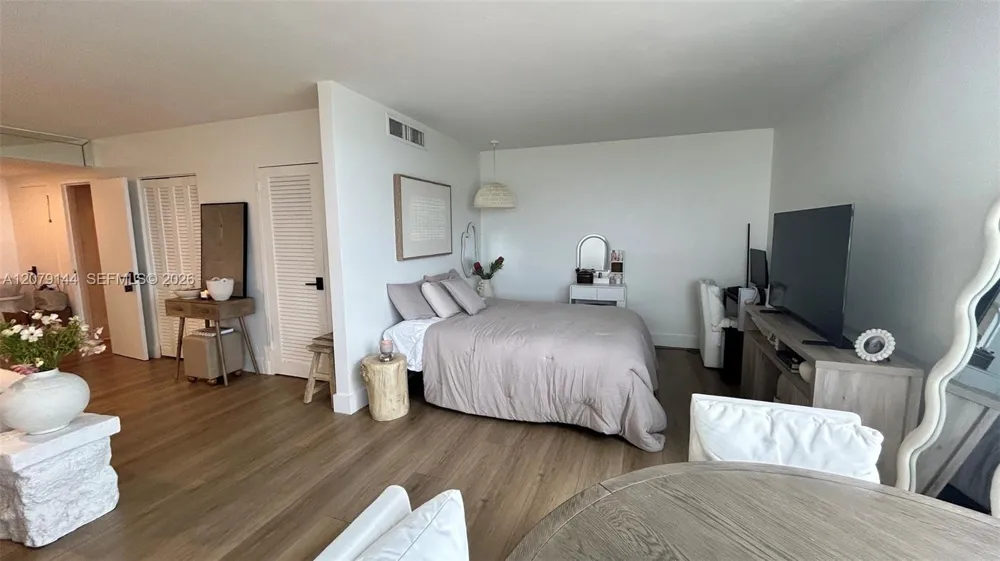 2899 Collins Ave #1714 Miami Beach, FL 33140