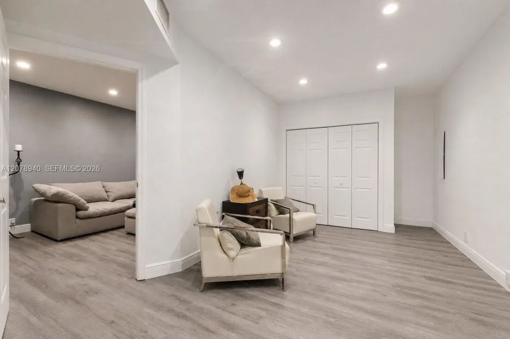 9067 NW 169th St Miami Lakes, FL 33018
