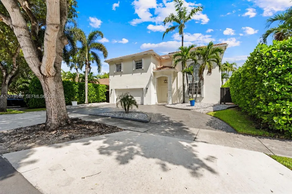 9067 NW 169th St Miami Lakes, FL 33018