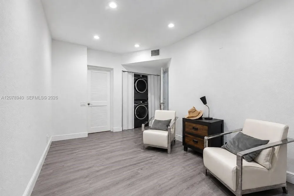 9067 NW 169th St Miami Lakes, FL 33018