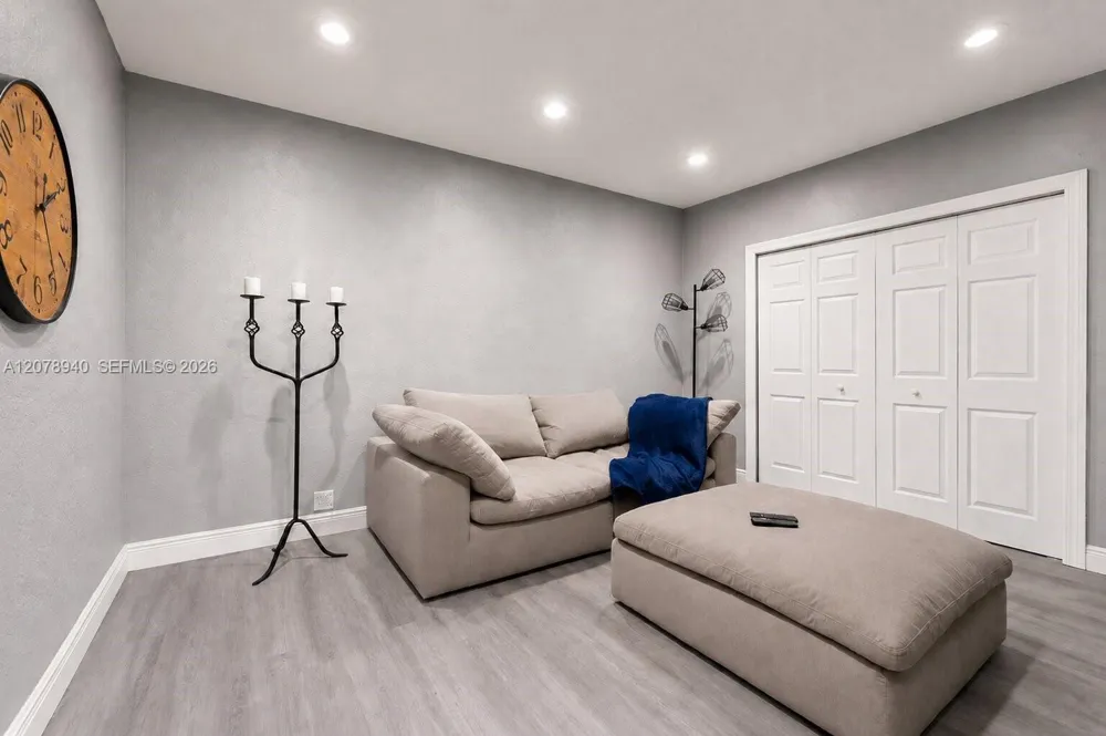 9067 NW 169th St Miami Lakes, FL 33018
