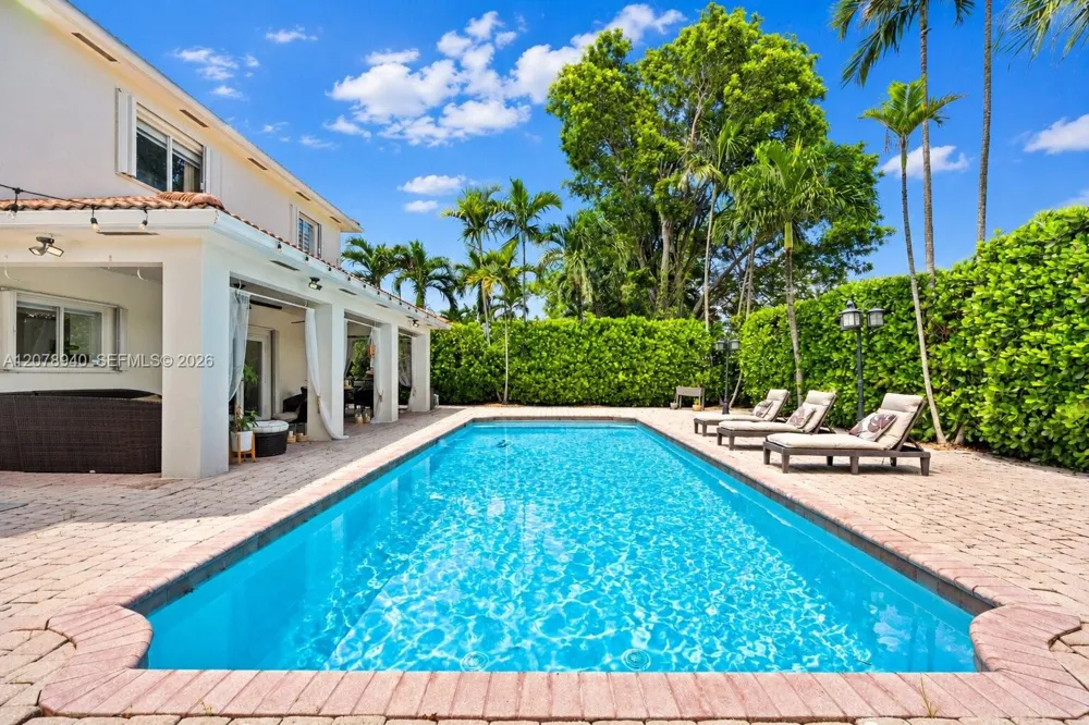 9067 NW 169th St Miami Lakes, FL 33018