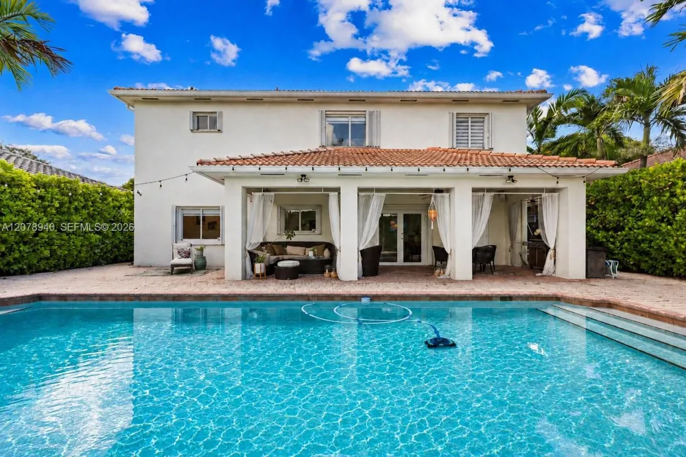 9067 NW 169th St Miami Lakes, FL 33018