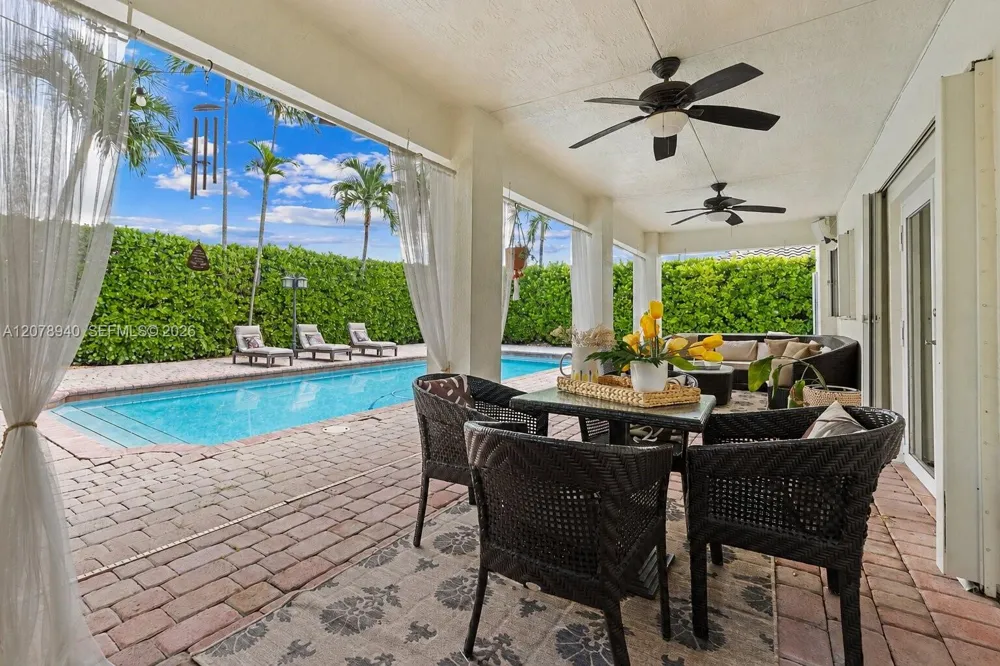 9067 NW 169th St Miami Lakes, FL 33018